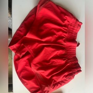 Lululemon hotty hot 2.5” carnation red size 6